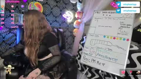 ArtsyHeartsyy online show from 12/19/24, 02:12