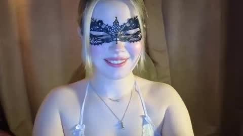 Snapshot of pawsclawss chatting on 10/15/25, 04:18 PawsClawss online show from 10/15/25, 04:18