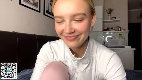 Lola online show from 10/21/25, 01:23