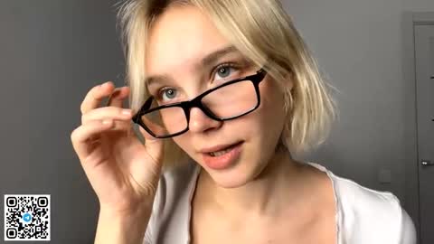 Lola online show from 11/19/25, 02:50