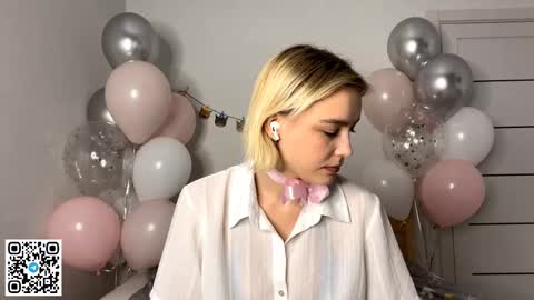 Lola online show from 11/20/25, 03:45