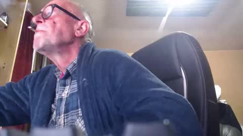 Snapshot of pc8474408 chatting on 05/04/26, 01:56 pc8474408 online show from 05/04/26, 01:56