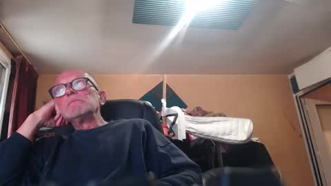 Snapshot of pc8474408 chatting on 05/04/26, 03:52 pc8474408 online show from 05/04/26, 03:52