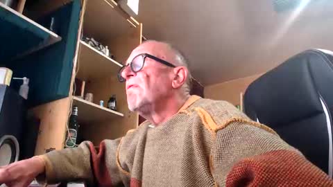 Snapshot of pc8474408 chatting on 05/13/26, 12:46 pc8474408 online show from 05/13/26, 12:46