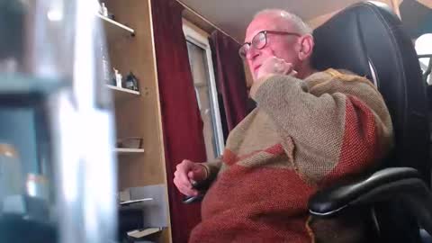 Snapshot of pc8474408 chatting on 05/19/26, 06:25 pc8474408 online show from 05/19/26, 06:25