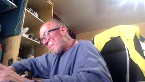 Snapshot of pc8474408 chatting on 06/08/26, 04:07 pc8474408 online show from 06/08/26, 04:07