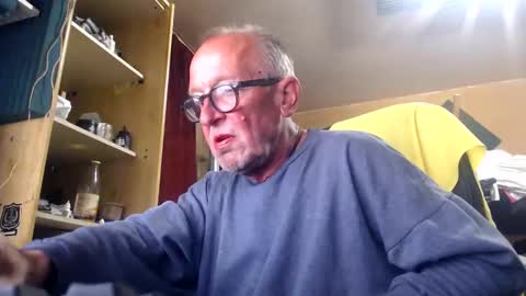 Snapshot of pc8474408 chatting on 06/09/26, 01:01 pc8474408 online show from 06/09/26, 01:01