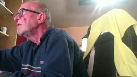 Snapshot of pc8474408 chatting on 06/12/26, 11:31 pc8474408 online show from 06/12/26, 11:31