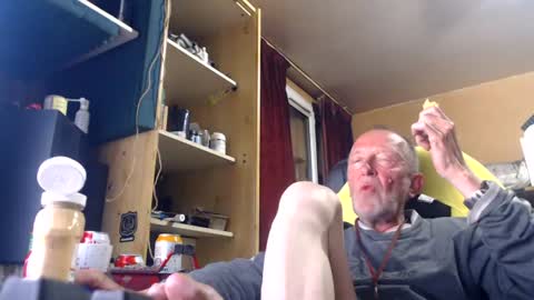 Snapshot of pc8474408 chatting on 06/15/26, 01:19 pc8474408 online show from 06/15/26, 01:19