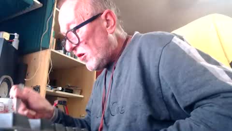 Snapshot of pc8474408 chatting on 06/15/26, 01:24 pc8474408 online show from 06/15/26, 01:24