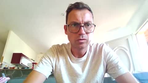 Snapshot of pchittt chatting on 09/17/25, 11:23 pchittt online show from 09/17/25, 11:23