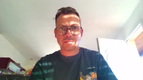 Snapshot of pchittt chatting on 10/30/25, 03:24 pchittt online show from 10/30/25, 03:24