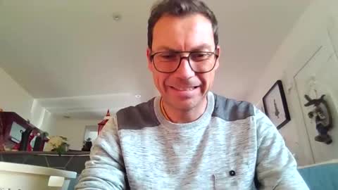 Snapshot of pchittt chatting on 12/17/25, 02:01 pchittt online show from 12/17/25, 02:01