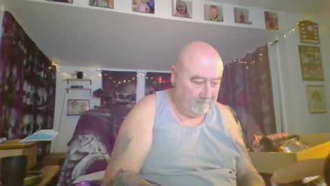 Snapshot of pdjr966 chatting on 12/19/24, 12:02 kinky couple online show from 12/19/24, 12:02