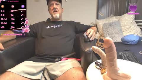 Snapshot of peacetous chatting on 11/08/25, 06:46 Marc online show from 11/08/25, 06:46