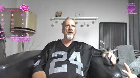 Snapshot of peacetous chatting on 11/29/25, 07:06 Marc online show from 11/29/25, 07:06