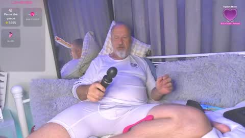 Snapshot of peacetous chatting on 04/18/26, 02:26 Marc online show from 04/18/26, 02:26