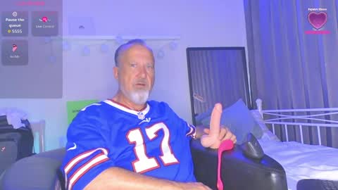 Snapshot of peacetous chatting on 04/19/26, 05:18 Marc online show from 04/19/26, 05:18