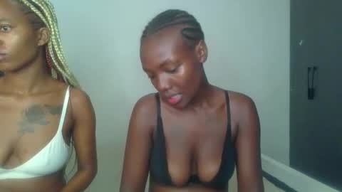 peach_ebonny online show from 04/30/26, 08:09