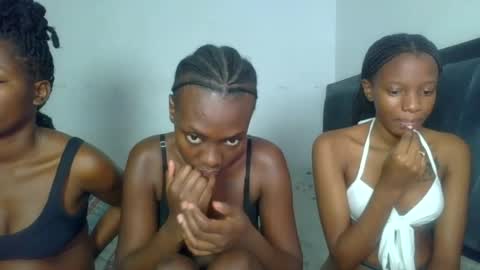 Snapshot of peach_ebonny chatting on 06/26/26, 06:56 peach_ebonny online show from 06/26/26, 06:56