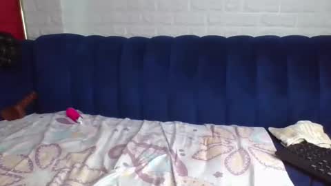 peach_melbah online show from 11/30/25, 11:14