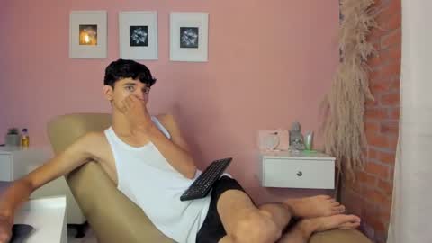 Snapshot of peach_tyron chatting on 12/28/24, 07:33 peach tyron online show from 12/28/24, 07:33