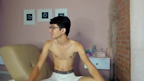 Snapshot of peach_tyron chatting on 03/01/25, 10:42 peach tyron online show from 03/01/25, 10:42