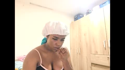 Snapshot of peachbrii chatting on 11/25/25, 02:22 Briana online show from 11/25/25, 02:22