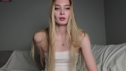 Snapshot of peachcreamcouple chatting on 01/26/25, 01:15 Lexy Peach online show from 01/26/25, 01:15