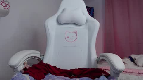 Snapshot of peacherry_ chatting on 03/04/25, 11:00 peacherry_ online show from 03/04/25, 11:00