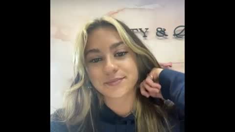 Snapshot of peachesncreampiezz chatting on 06/27/26, 06:02 peachesncreampiezz online show from 06/27/26, 06:02