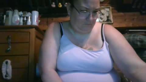 Snapshot of peachtree197 chatting on 12/13/24, 04:11 peachtree197 online show from 12/13/24, 04:11