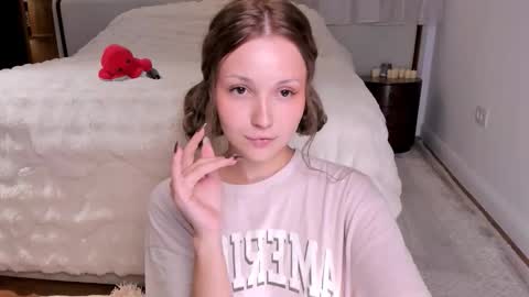 Lili online show from 11/10/25, 07:07