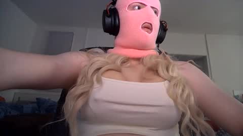 Snapshot of peachydemi chatting on 06/08/26, 10:21 peachydemi online show from 06/08/26, 10:21