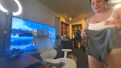 Snapshot of peachyxobsession chatting on 02/16/26, 01:02 PeachyObsession online show from 02/16/26, 01:02