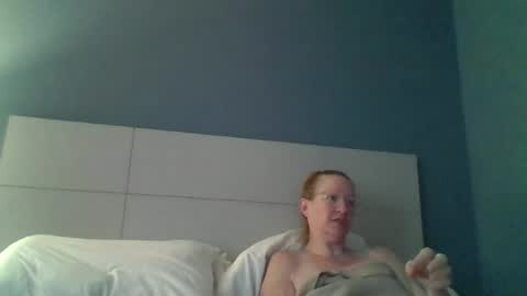 Snapshot of peanutbutterandjealous1 chatting on 06/14/26, 06:21 peanutbutterandjealous1 online show from 06/14/26, 06:21