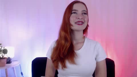 Snapshot of pear__moon chatting on 02/12/25, 02:24 LILLY online show from 02/12/25, 02:24