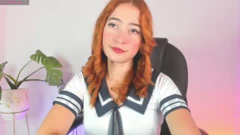Snapshot of pear__moon chatting on 07/05/26, 02:51 LILLY online show from 07/05/26, 02:51