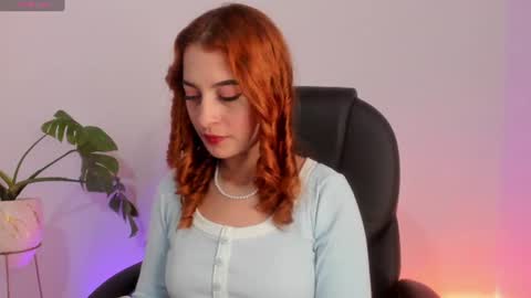 Snapshot of pear__moon chatting on 07/06/26, 04:42 LILLY online show from 07/06/26, 04:42