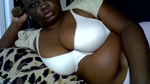 Snapshot of pearl_33 chatting on 06/01/26, 11:28 Keci online show from 06/01/26, 11:28