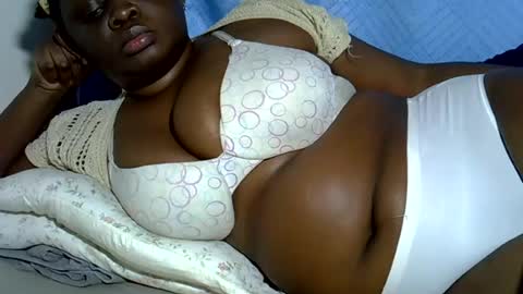 Snapshot of pearl_33 chatting on 06/07/26, 01:15 Keci online show from 06/07/26, 01:15
