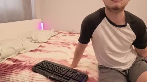 Snapshot of pearl_couple chatting on 02/08/26, 09:02 Rina and Max online show from 02/08/26, 09:02