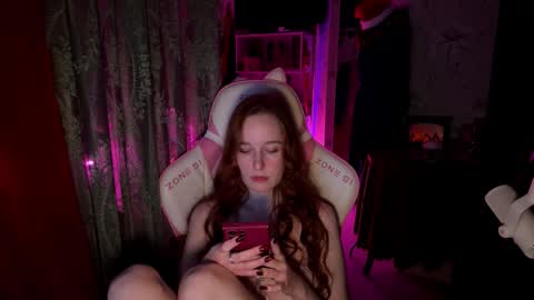 Snapshot of pearlprincess_ chatting on 12/21/25, 09:11 Adelina online show from 12/21/25, 09:11