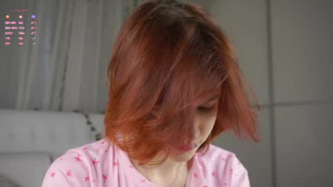 Snapshot of pebee chatting on 03/30/26, 01:06 Lily online show from 03/30/26, 01:06