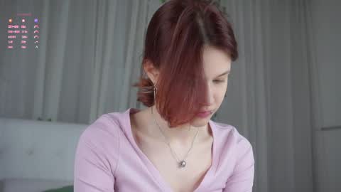 Snapshot of pebee chatting on 04/10/26, 01:11 Lily online show from 04/10/26, 01:11