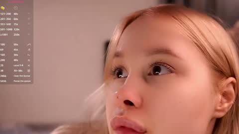 Snapshot of pebee chatting on 05/13/26, 04:32 Lily online show from 05/13/26, 04:32