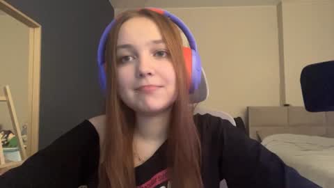 Snapshot of peepapa chatting on 06/13/26, 04:16 Luna Vale online show from 06/13/26, 04:16