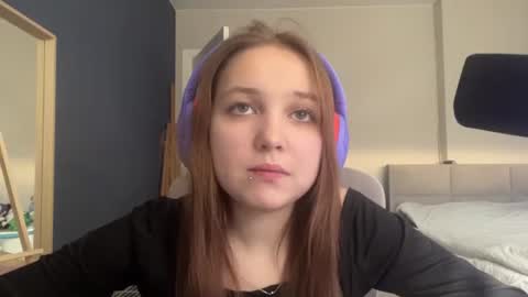 Snapshot of peepapa chatting on 06/15/26, 03:14 Luna Vale online show from 06/15/26, 03:14