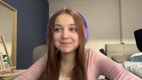 Snapshot of peepapa chatting on 06/19/26, 02:43 Luna Vale online show from 06/19/26, 02:43