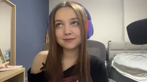 Snapshot of peepapa chatting on 07/10/26, 10:12 Luna Vale online show from 07/10/26, 10:12
